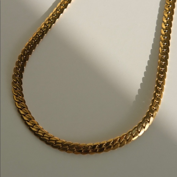 CLOSING SALE! 18K Gold Plated Thick (6mm) Weaved Snake Chain - Picture 3 of 12